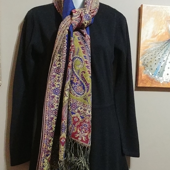 Beautiful scarf - Picture 2 of 4